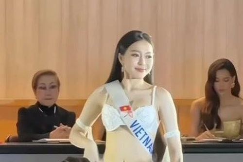 Hoa hậu Kiều Duy khoe dáng nóng bỏng với bikini tại Miss International