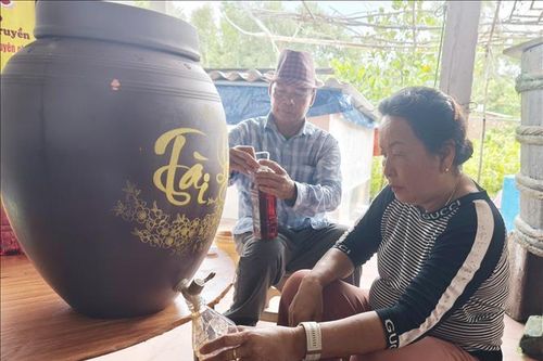 Nước mắm Cửa Khe, làng nghề truyền thống vươn ra 'biển lớn'