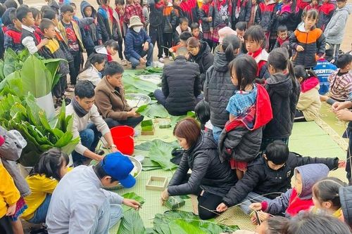 Nà Bủng kiên trì nâng cao dân trí và bền bỉ xóa mù chữ nơi biên giới