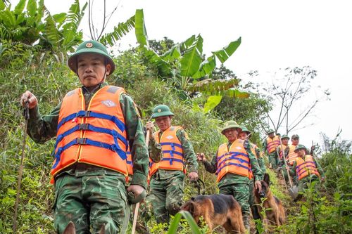 Tích cực tìm kiếm 2 nạn nhân mất tích tại xã Hùng Sơn, thành phố Đà Nẵng