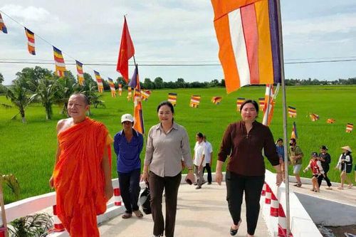 Những cây cầu nghĩa tình