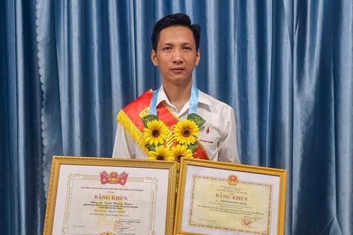 Người 'tiếp lửa' phong trào Ðội - Hội
