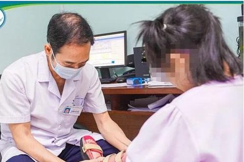 Vi phẫu chuyển vạt màng xương hồi sinh bước chân trẻ 6 năm bị bó bột