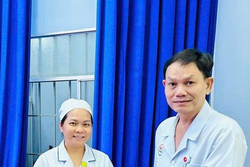 Những sẻ chia ấm áp đến nhân viên y tế bị thiệt hại do mưa lũ