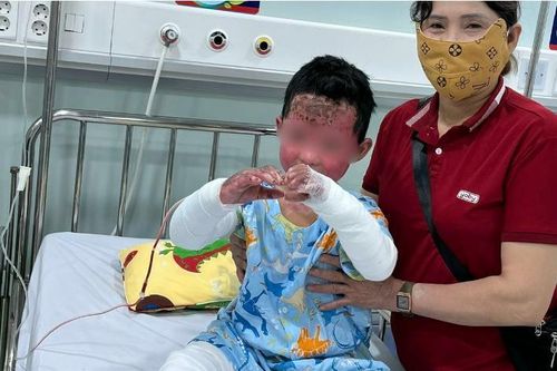 Giành giật mạng sống cho bé trai trong vụ cháy nhà ở Gia Lai