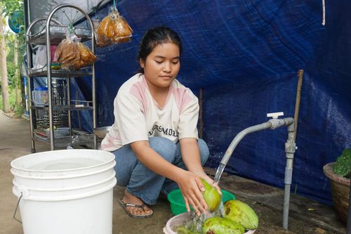 Các xã vùng Khánh Sơn: Nỗ lực khôi phục cấp nước sinh hoạt