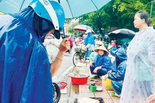 Đi chợ ngày lụt