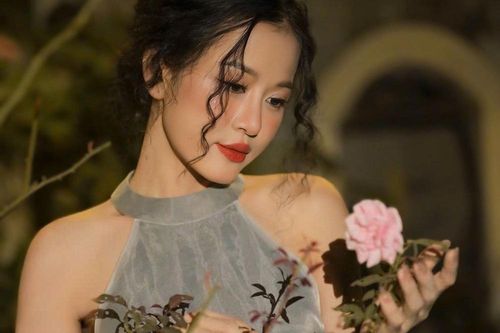 Hà Trịnh: Từ biên kịch đến minishow đầu tiên trong đời 'Tóc mai sợi vắn sợi dài'