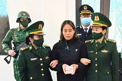 Bắt quả tang 'nữ quái' vận chuyển 600 gam vàng lậu qua biên giới