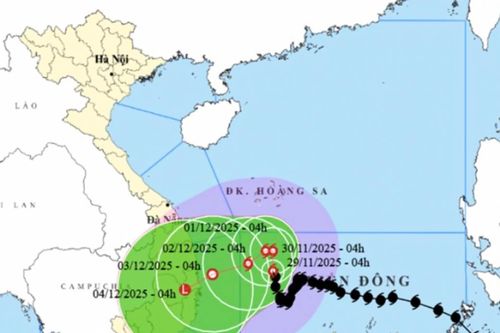 Bão số 15 vượt qua đặc khu Trường Sa, hướng về đất liền