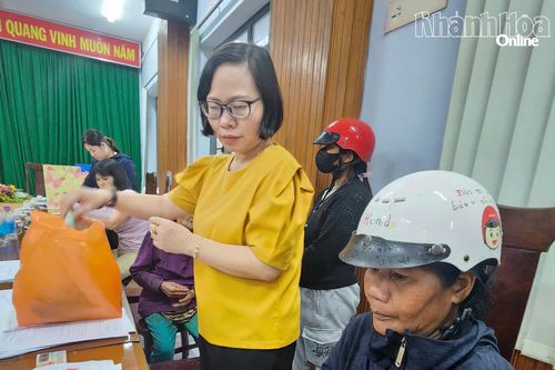 Xã Khánh Sơn chỉ còn 6 người dân, 1 học sinh chưa nhận tiền hỗ trợ ảnh hưởng bởi mưa lũ