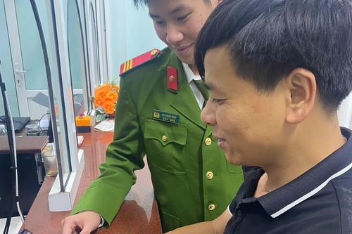 Khi công an livestream… 'gỡ rối'