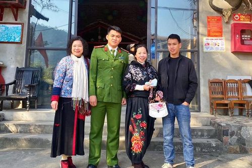 Trao trả hơn 38 triệu đồng cho du khách đánh rơi tại xã Thông Nguyên