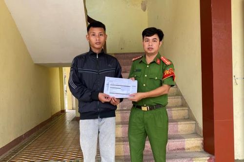 Chiến sĩ Công an hoàn trả 20 triệu đồng cho người chuyển khoản nhầm