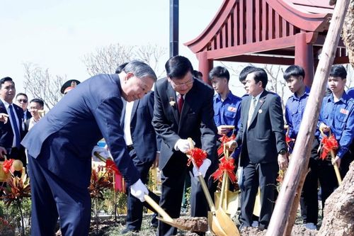 Tổng Bí thư dự Lễ khánh thành Công viên Hữu nghị Lào - Việt Nam ở Vientiane