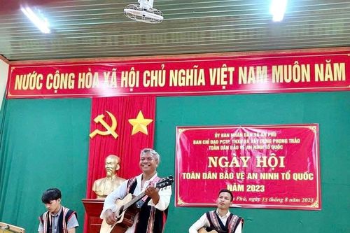 Lớp học nhạc yêu thương của người thầy Jrai