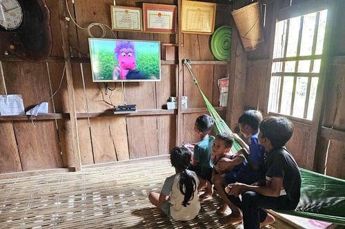 Điện về bản nhỏ giữa núi rừng Gia Lai