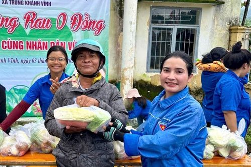 Xã Trung Khánh Vĩnh tổ chức 'Gian hàng rau 0 đồng' hỗ trợ người dân