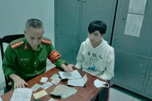 Nam thanh niên làm việc tốt!
