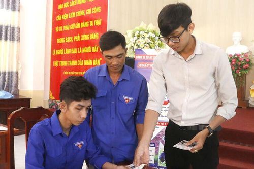 Hơn 350 người dân xã Đông Hưng tham gia ngày hội tư vấn, giới thiệu việc làm