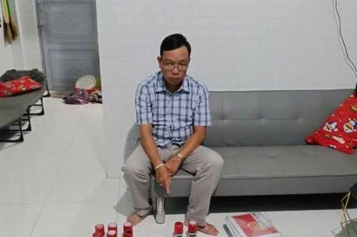 Thu giữ 106 bộ hồ sơ giả và 33 con dấu từ đối tượng làm giả tài liệu
