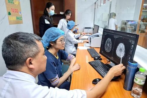 Cô gái gục tại chỗ sau lần duy nhất thử hút thuốc lá điện tử