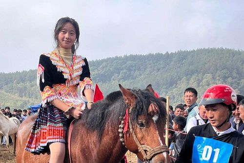 Sôi động lễ hội đua ngựa của đồng bào dân tộc Mông nơi rẻo cao Tả Lèng