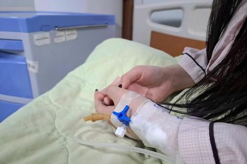 Thiếu nữ 23 tuổi bị liệt dần vì bóng cười, hít 12–15 giờ liền gia đình không hề biết