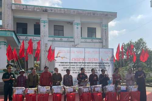 Bộ đội Biên phòng Cà Mau: Hải đội Biên phòng 2 phối hợp khám bệnh, cấp thuốc, tặng quà
