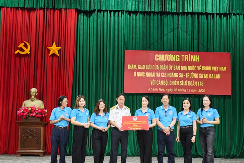 Kiều bào tại Ba Lan trao dự án Vườn rau xanh tặng đảo Trường Sa