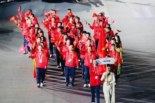 Hình ảnh Đoàn thể thao Việt Nam diễu hành khai mạc SEA Games 33