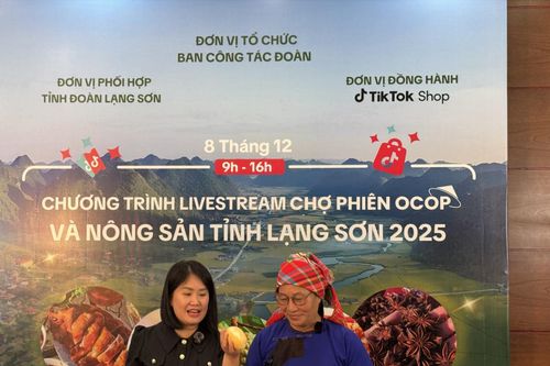 Lần đầu tiên nông dân Lạng Sơn mang vịt quay lên chốt đơn trên chợ 'ảo'