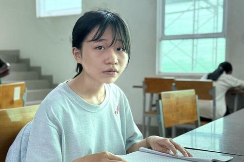 Nữ sinh nghèo vượt lên nghịch cảnh