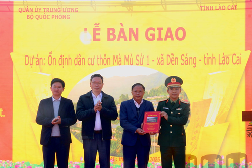 Bàn giao dự án ổn định dân cư tại Dền Sáng (Lào Cai)