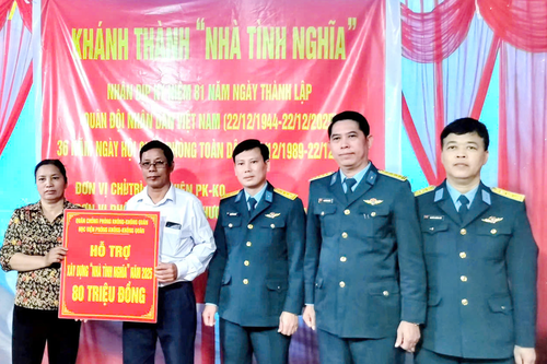 Học viện Phòng không - Không quân trao nhà tình nghĩa tặng gia đình liệt sĩ