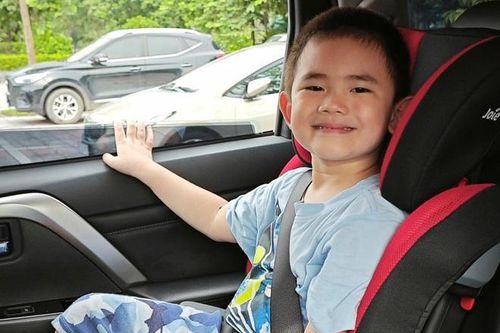 Quy định xe ô tô cá nhân lắp ghế an toàn cho trẻ em áp dụng từ 1/7/2026