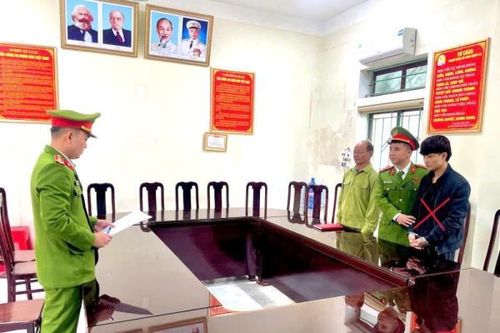 'Dính' cùng lúc 2 tội danh