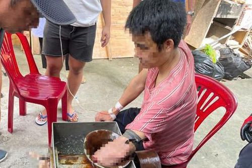 Cảnh sát PCCC-CNCH cứu kịp thời người đàn ông bị cuốn cánh tay vào máy xay thịt