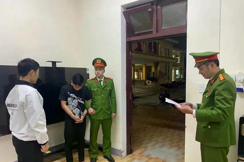 Nam thanh niên lấy trộm ô tô để chở bạn gái về nhà