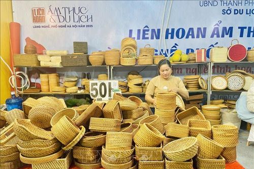 Liên hoan Ẩm thực và Du lịch làng nghề, phố nghề thu hút hơn 30.000 lượt khách