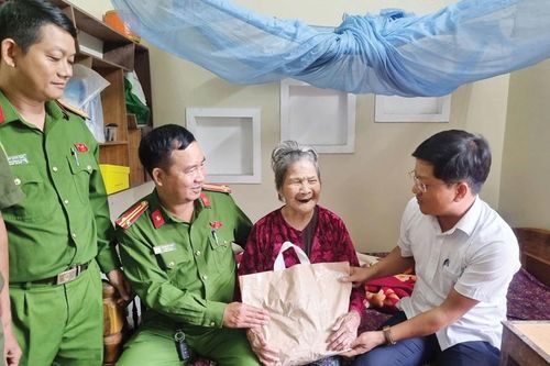 Có các anh làm điểm tựa