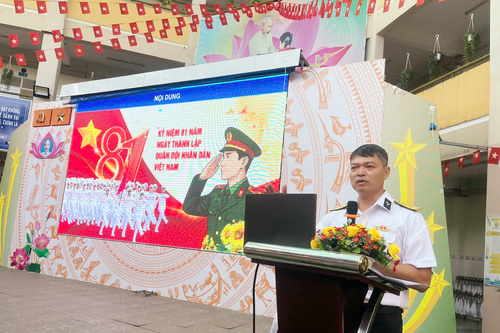 Hải đội 5 (Lữ đoàn 125, Vùng 2 Hải quân) tuyên truyền kỷ niệm Ngày thành lập Quân đội nhân dân Việt Nam
