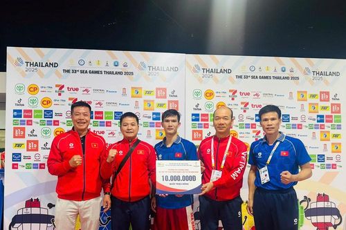 Đánh bại võ sĩ Thái Lan, tay đấm Quang Huy lên ngôi vô địch SEA Games 33