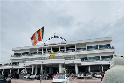 Khoảng lặng tâm linh giữa đô thị phát triển của Indonesia