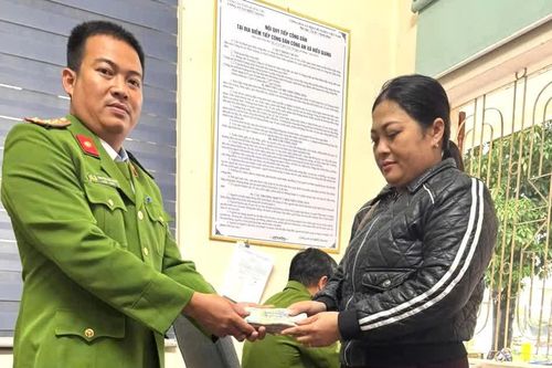 Một người dân Hiếu Giang trả lại 100 triệu đồng do người khác chuyển nhầm vào tài khoản