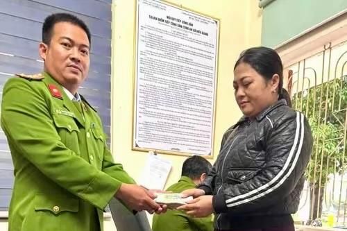 Nhận 100 triệu tiền chuyển nhầm, nam thanh niên nhờ Công an tìm người trả lại