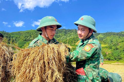 Nghĩa tình lính biên cương