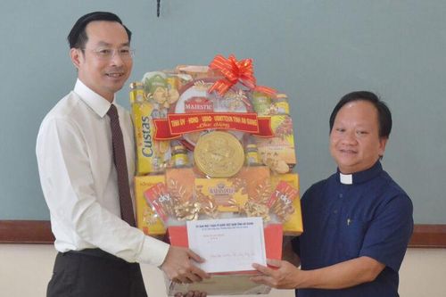 Phó Bí thư Thường trực Tỉnh ủy, Chủ tịch HĐND tỉnh An Giang Nguyễn Thanh Nhàn chúc mừng lễ Giáng sinh 2025