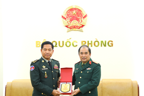 Thượng tướng Phùng Sĩ Tấn tiếp Tổng thư ký Ủy ban Quốc gia về vũ khí hóa học Campuchia