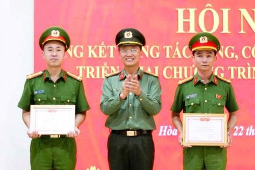Không ngừng nâng cao chuyên môn nghiệp vụ, gương mẫu đi đầu trong tất cả các nhiệm vụ